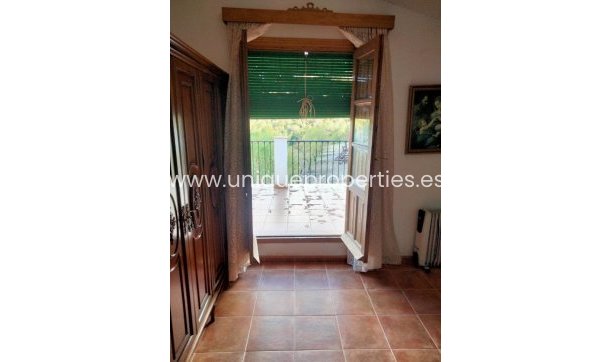 Reventa - Cortijo -
Huescar