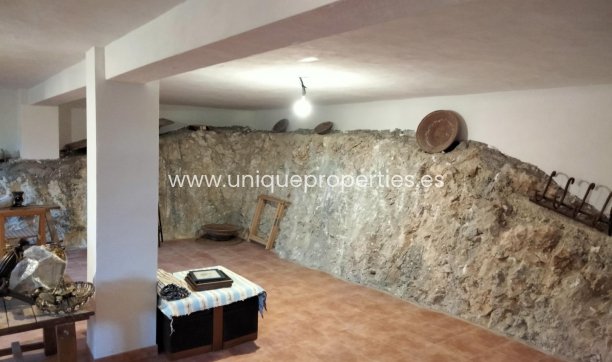 Reventa - Cortijo -
Huescar