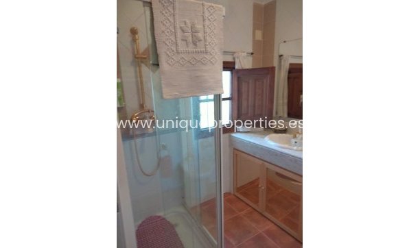 Reventa - Cortijo -
Huescar