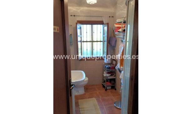 Reventa - Cortijo -
Huescar