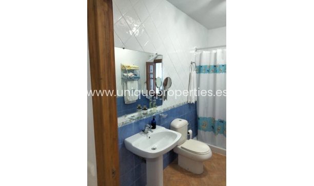 Reventa - Cortijo -
Huescar