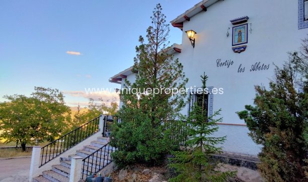 Reventa - Cortijo -
Huescar