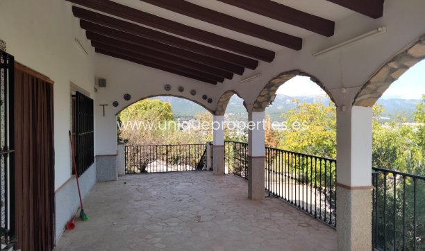 Reventa - Cortijo -
Huescar