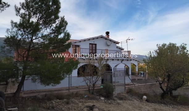 Reventa - Cortijo -
Huescar