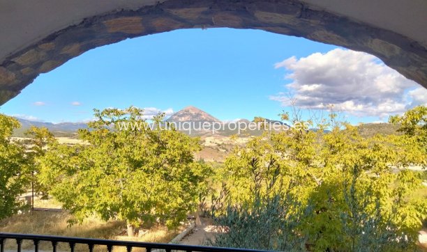 Reventa - Cortijo -
Huescar