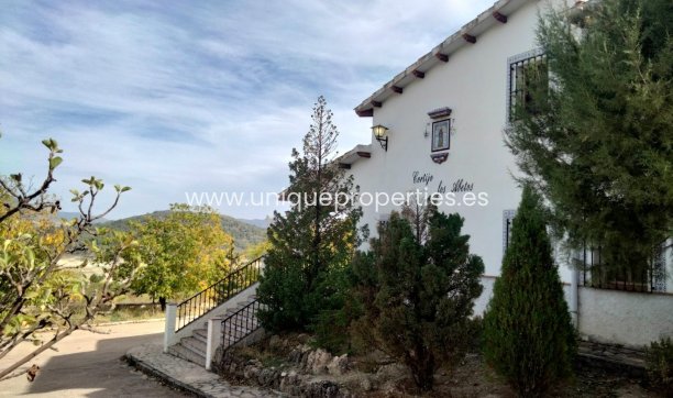 Reventa - Cortijo -
Huescar