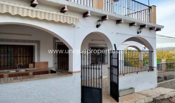 Reventa - Cortijo -
Huescar