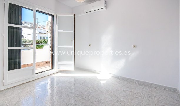 Reventa - House -
San Miguel de Salinas