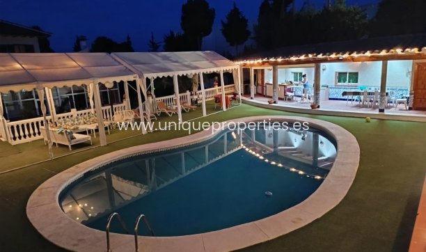 Reventa - Villa -
Cullar de Baza