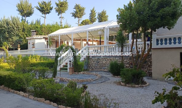 Reventa - Villa -
Cullar de Baza