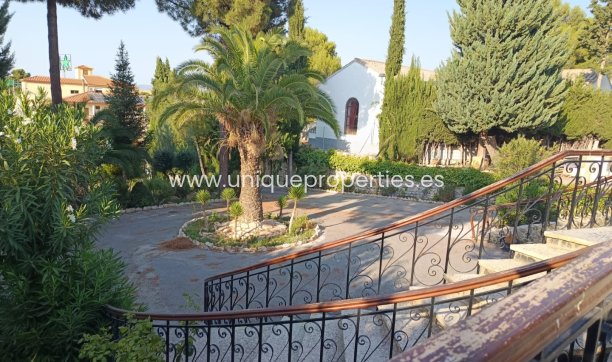 Reventa - Villa -
Cullar de Baza