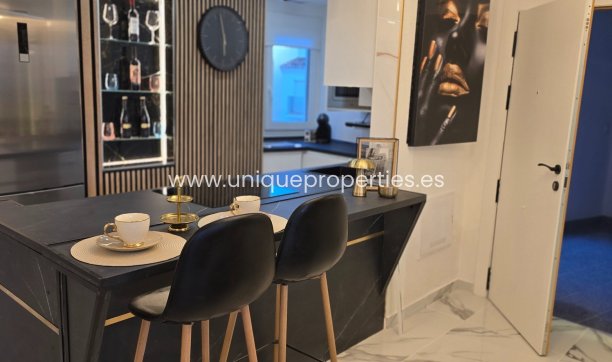 Resale - Apartment -
Sucina