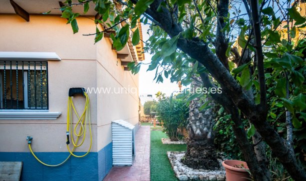 Resale - Villa -
Orihuela - Benferri