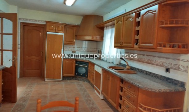 Reventa - Village House -
Lucar