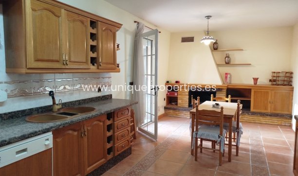 Reventa - Village House -
Lucar