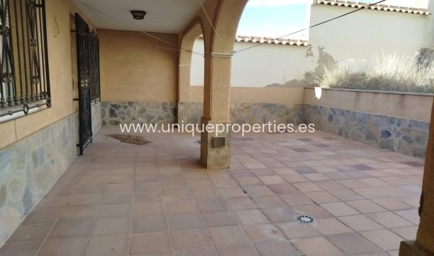 Reventa - Village House -
Lucar