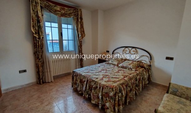 Reventa - Village House -
Lucar