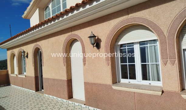 Reventa - Village House -
Lucar