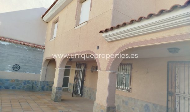 Reventa - Village House -
Lucar