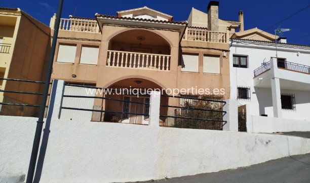 Reventa - Village House -
Lucar