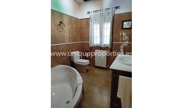 Herverkoop - Villa -
Macael