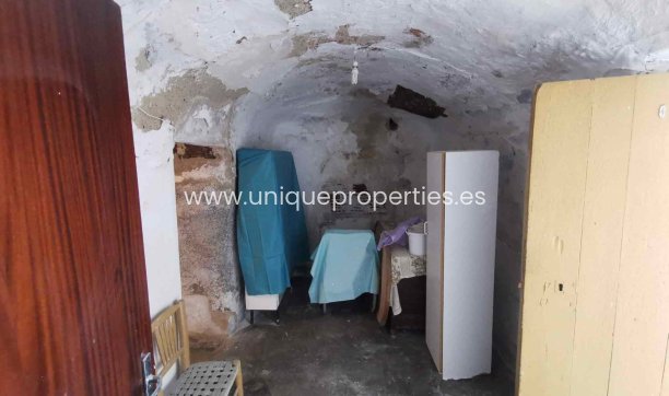 Resale - Cave House -
Caniles