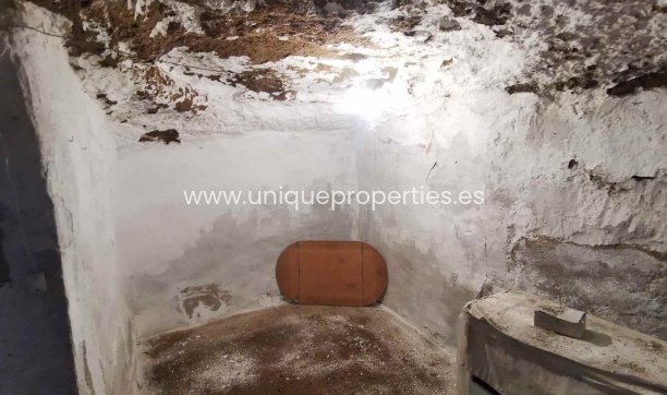 Resale - Cave House -
Caniles