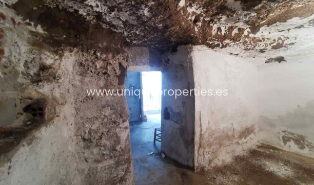 Resale - Cave House -
Caniles