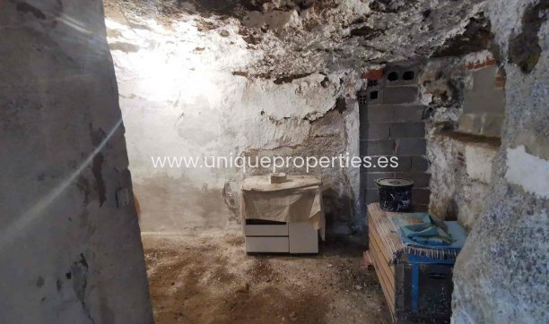 Resale - Cave House -
Caniles