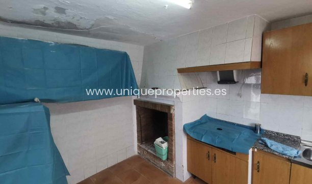 Resale - Cave House -
Caniles