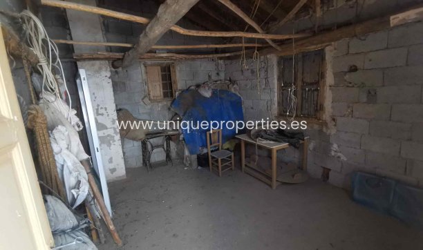 Resale - Cave House -
Caniles