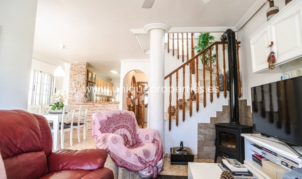 Resale - Villa -
Guardamar del Segura - EL RASO