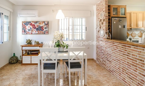 Resale - Villa -
Guardamar del Segura - EL RASO