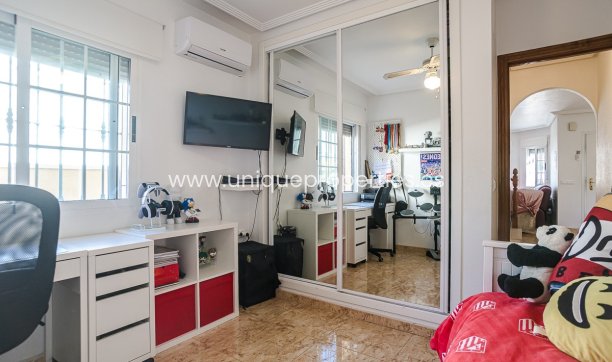 Resale - Villa -
Guardamar del Segura - EL RASO