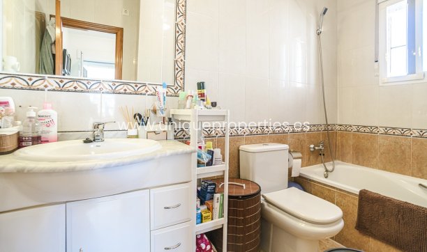 Resale - Villa -
Guardamar del Segura - EL RASO