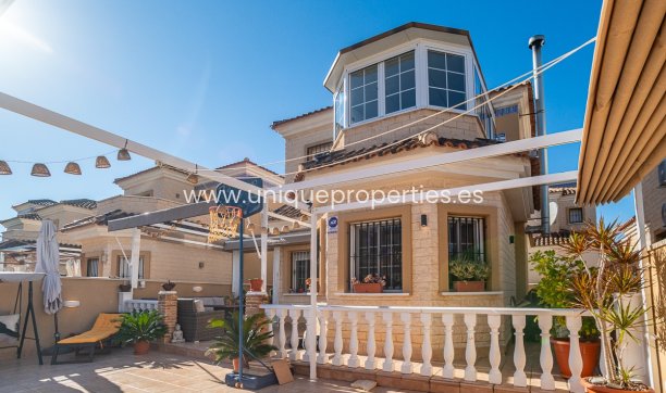 Resale - Villa -
Guardamar del Segura - EL RASO