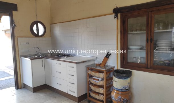 Herverkoop - Cortijo -
Lucar