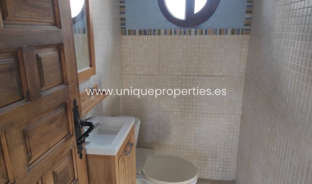 Herverkoop - Cortijo -
Lucar