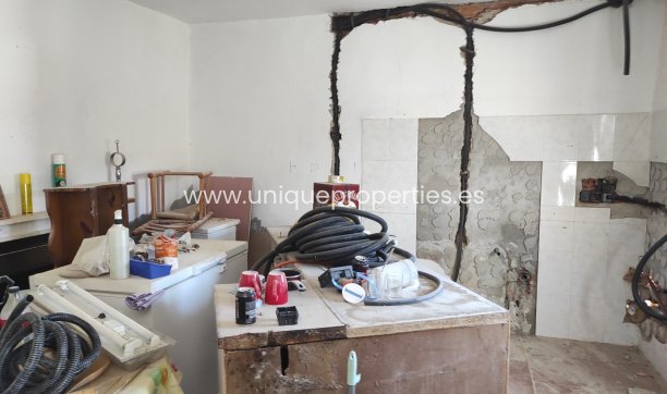 Reventa - Cortijo -
Caniles