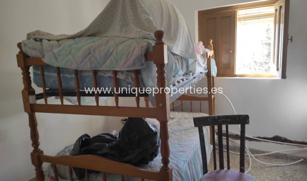 Reventa - Cortijo -
Caniles