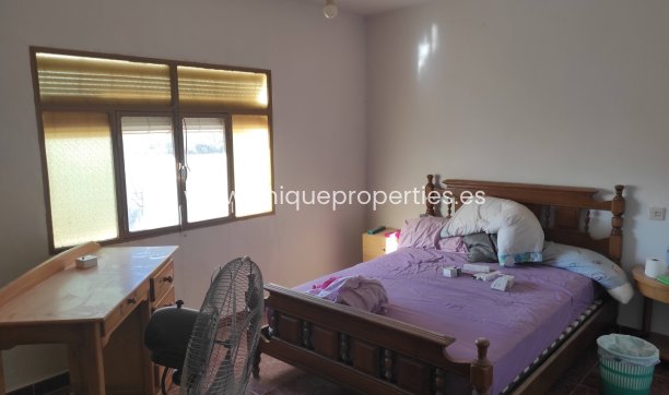 Reventa - Cortijo -
Caniles