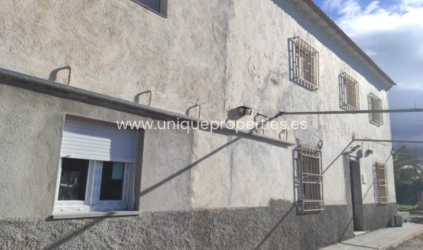 Reventa - Cortijo -
Caniles