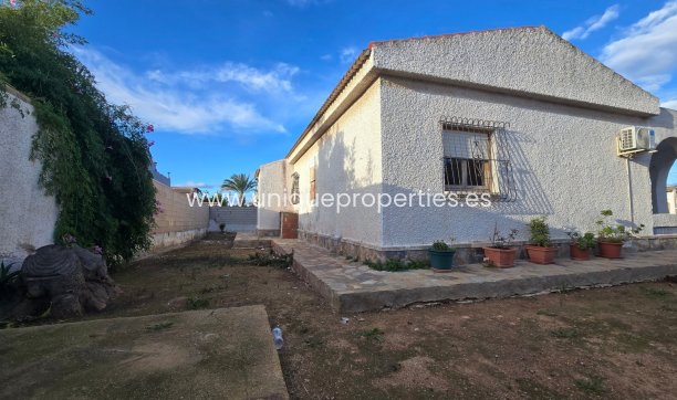 Herverkoop - Villa -
Torrevieja - El Chaparal