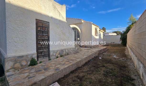 Herverkoop - Villa -
Torrevieja - El Chaparal