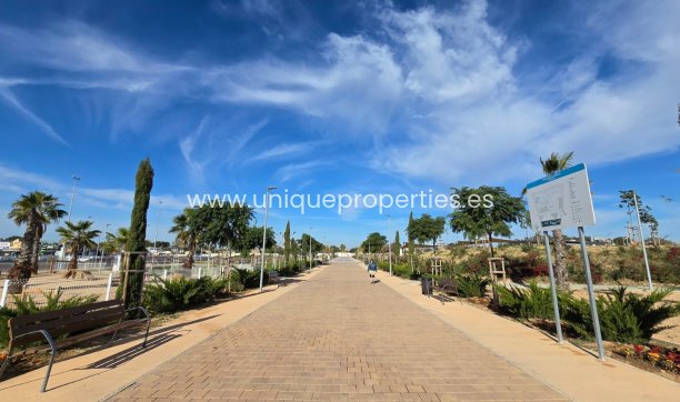 Herverkoop - Villa -
Torrevieja - El Chaparal