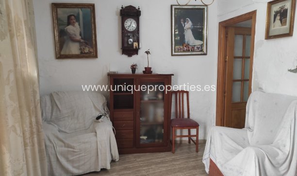 Resale - Village House -
Urracal