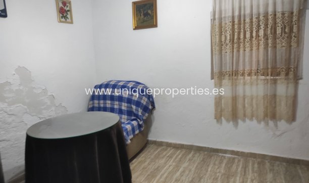 Resale - Village House -
Urracal