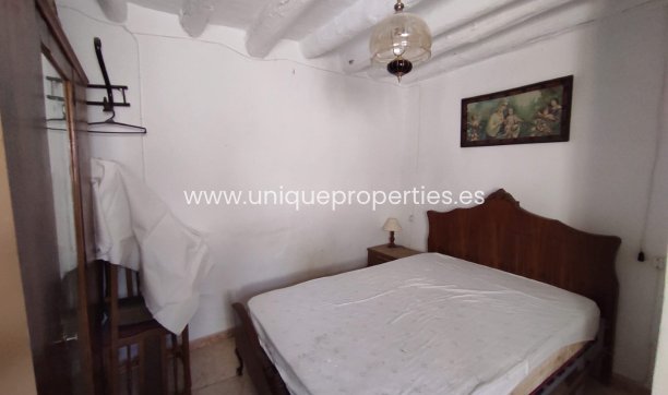 Resale - Village House -
Urracal