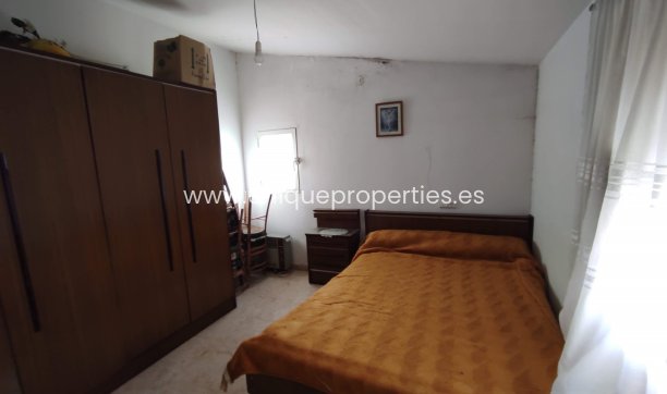 Resale - Village House -
Urracal