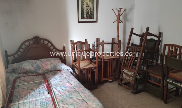 Resale - Village House -
Urracal